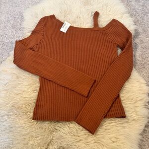 Aeropostale off-shoulder long sleeveve